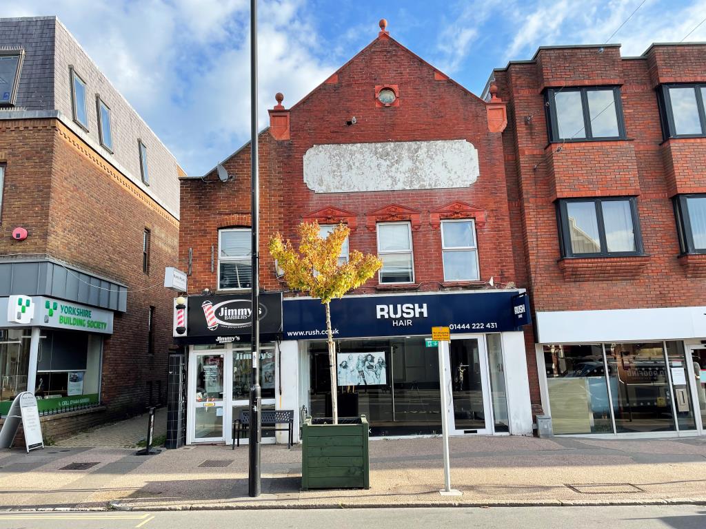 Lot: 54 - RESIDENTIAL INVESTMENT IN TOWN CENTRE -